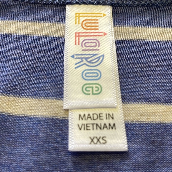 LulaRoe Contrasting Striped Perfect T High Low Top - Picture 10 of 11